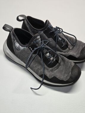 Huk Performance Mako Fishing shoes Mens size 10 Gray